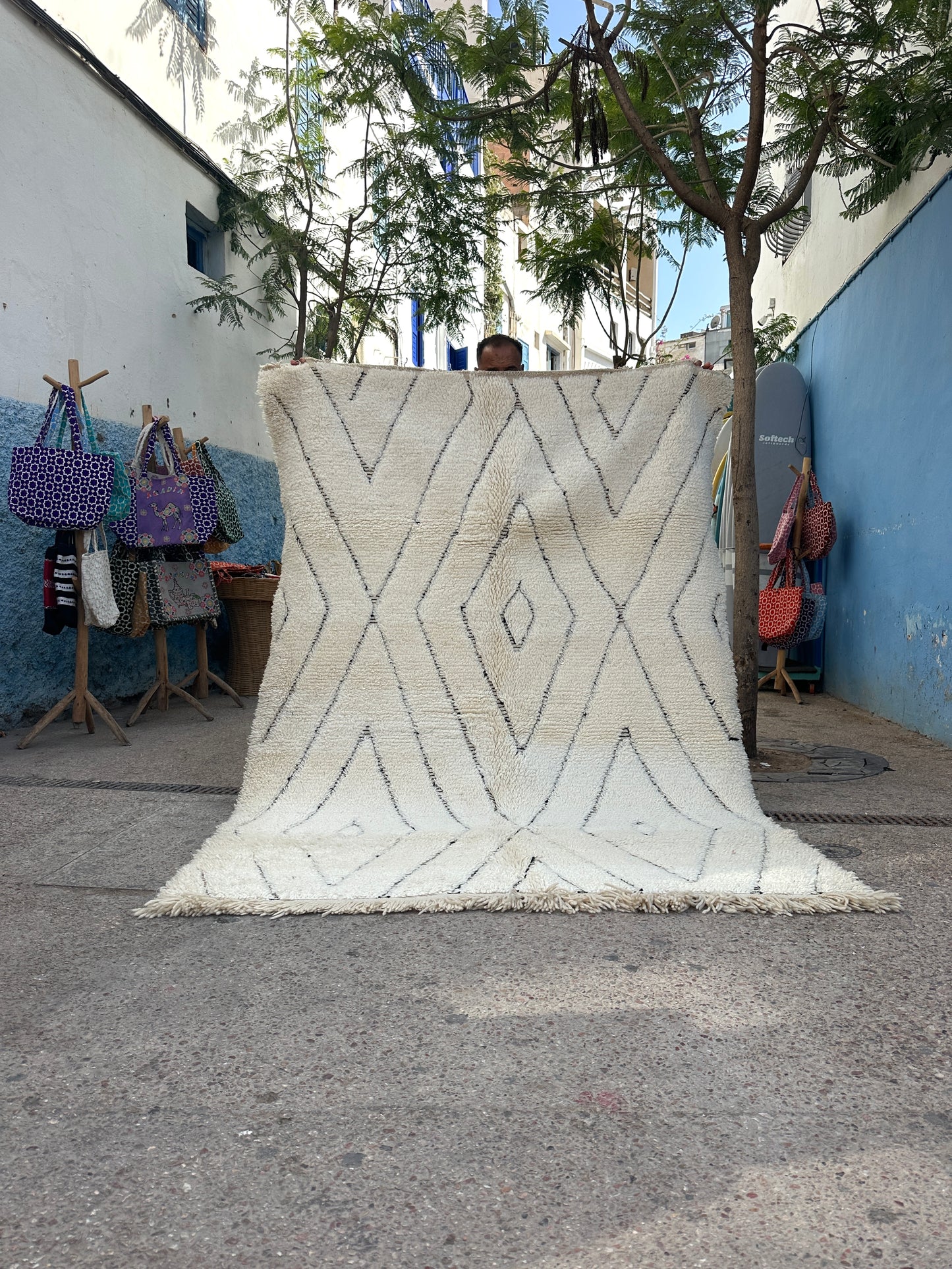 Handmade Beni Ouarain, size 250 x 150 cm || 8.2 x 4.92 ft