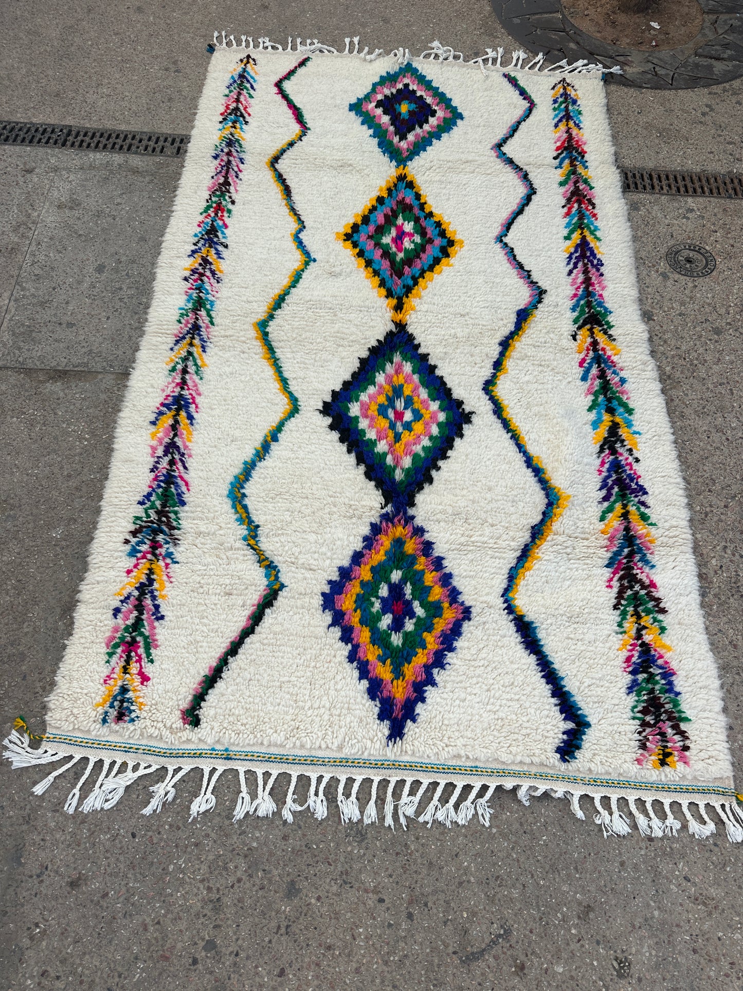 Handmade Azilal Rug, size 250 x 150 cm || 8.2 x 4.92 ft