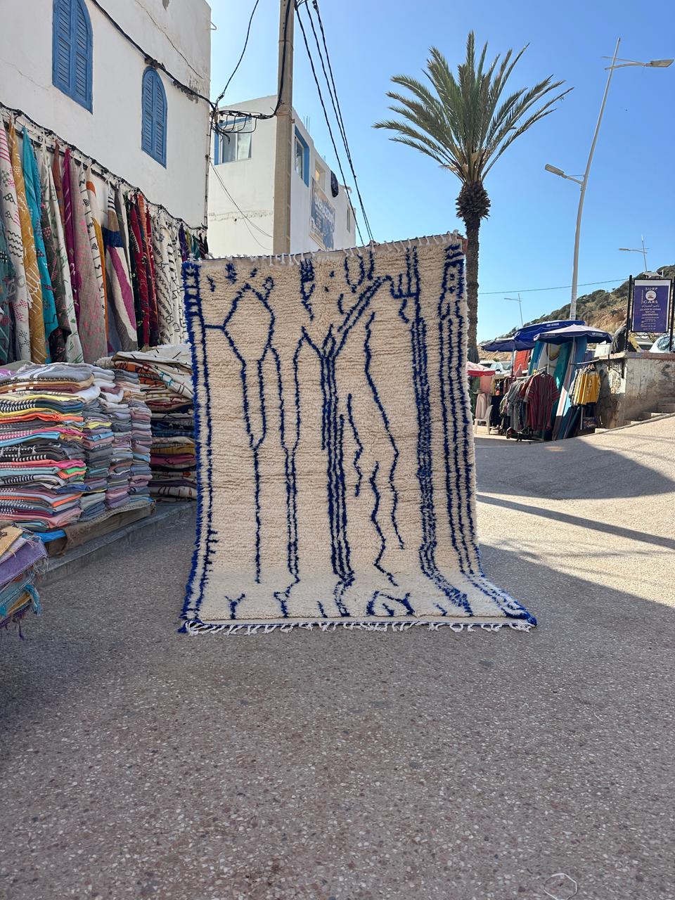 Handmade Azilal Rug, size 250 x 150 cm || 8.2 x 4.92 ft