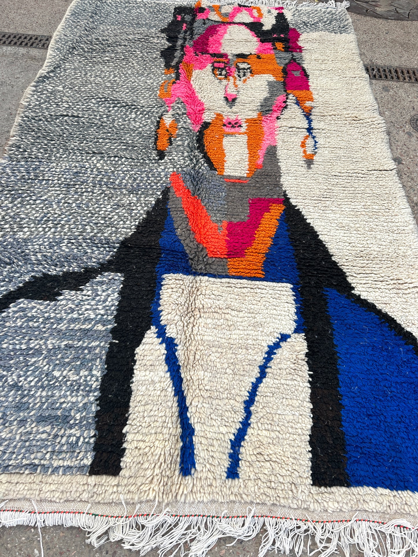 Handmade Azilal Rug, size 250 x 150 cm || 8.2 x 4.92 ft