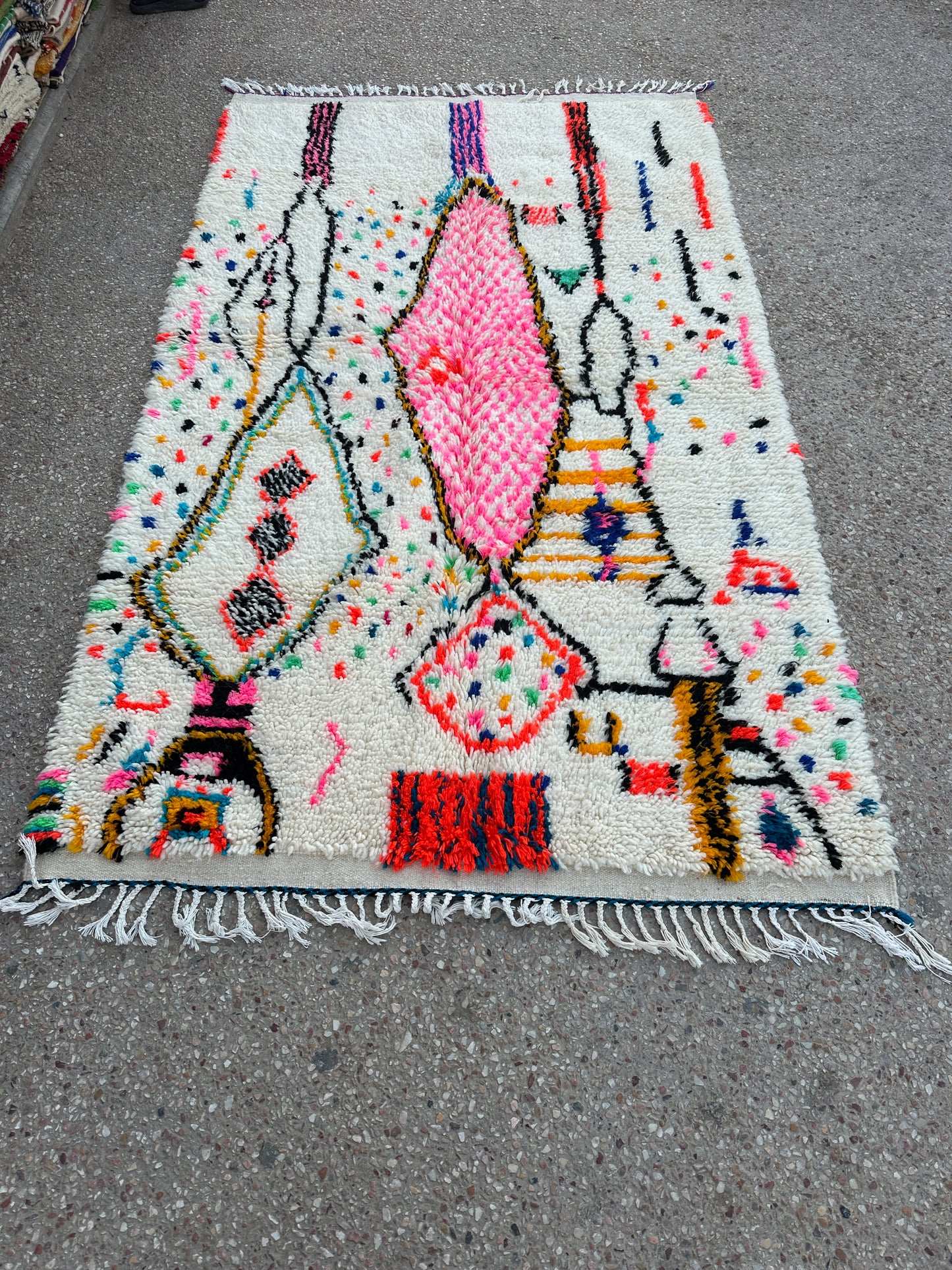 Handmade Azilal Rug, size 250 x 150 cm || 8.2 x 4.92 ft