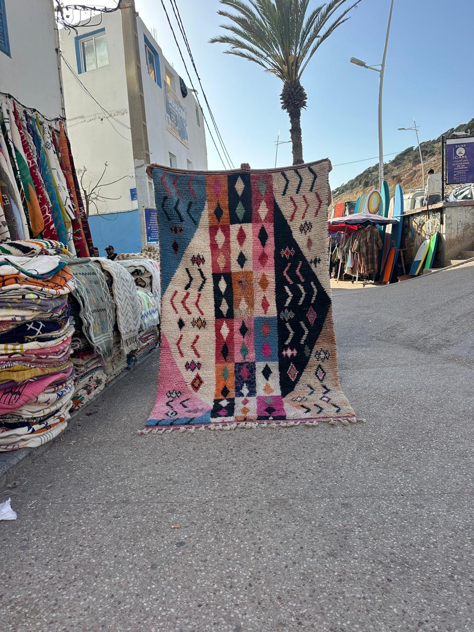 Handmade Azilal Rug, size 250 x 150 cm || 8.2 x 4.92 ft