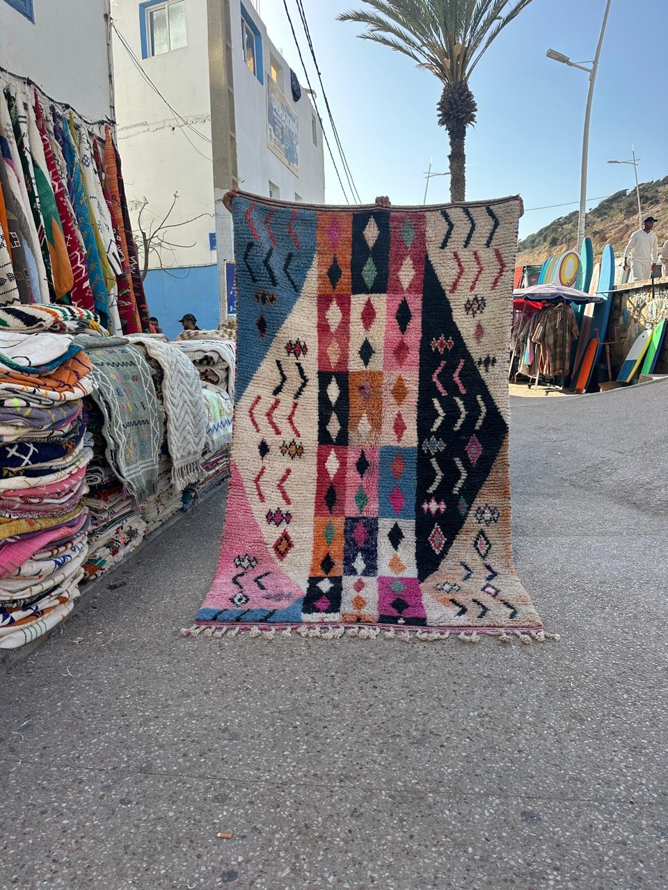 Handmade Azilal Rug, size 250 x 150 cm || 8.2 x 4.92 ft