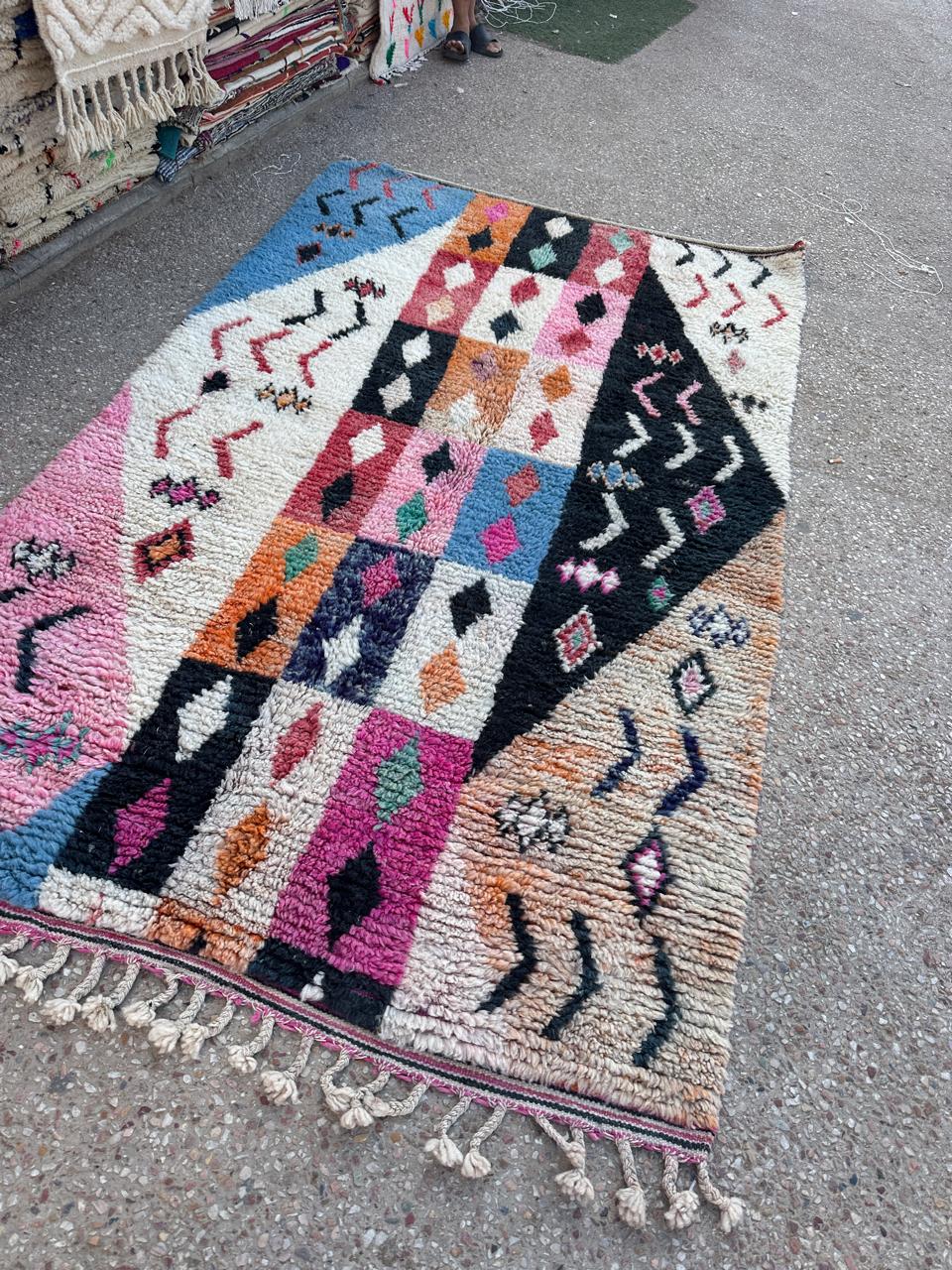 Handmade Azilal Rug, size 250 x 150 cm || 8.2 x 4.92 ft