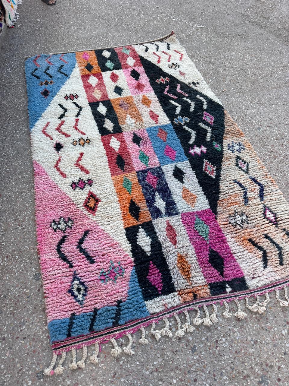 Handmade Azilal Rug, size 250 x 150 cm || 8.2 x 4.92 ft