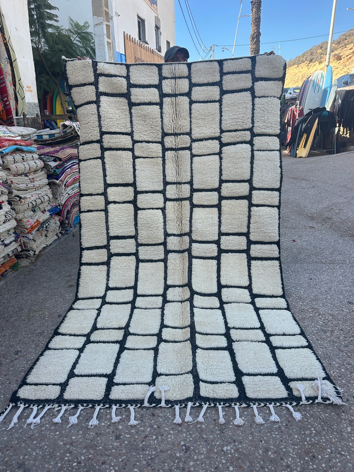 Beni Ouarain Rug size 250 x 150 cm || 8.2 x 4.92 ft