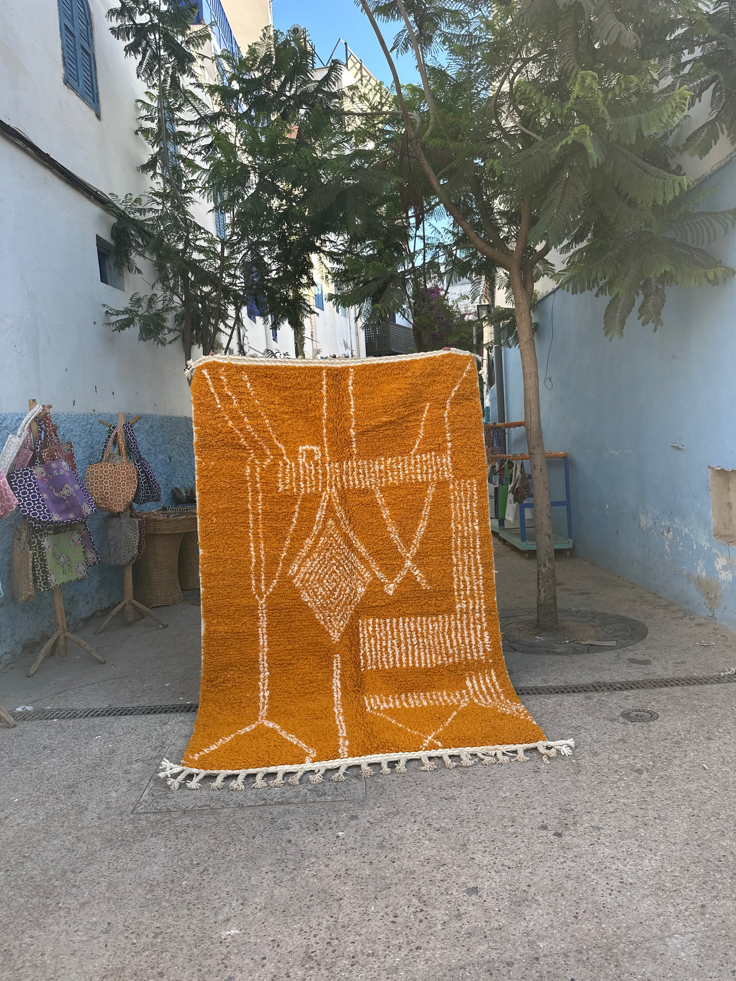 Handmade Beni Ouarain, size 250 x 150 cm || 8.2 x 4.92 ft