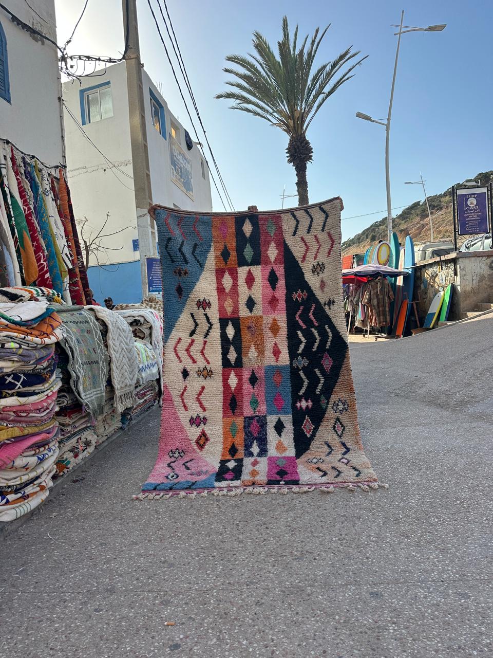 Handmade Azilal Rug, size 250 x 150 cm || 8.2 x 4.92 ft
