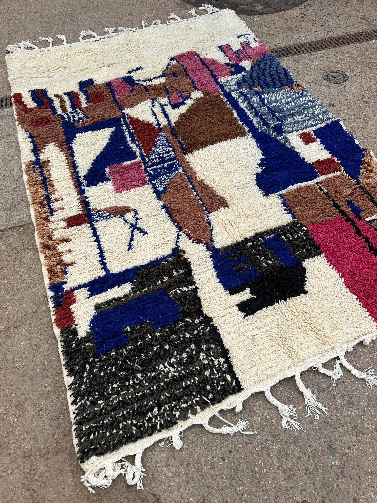 Handmade Beni Ouarain, size 250 x 150 cm || 8.2 x 4.92 ft