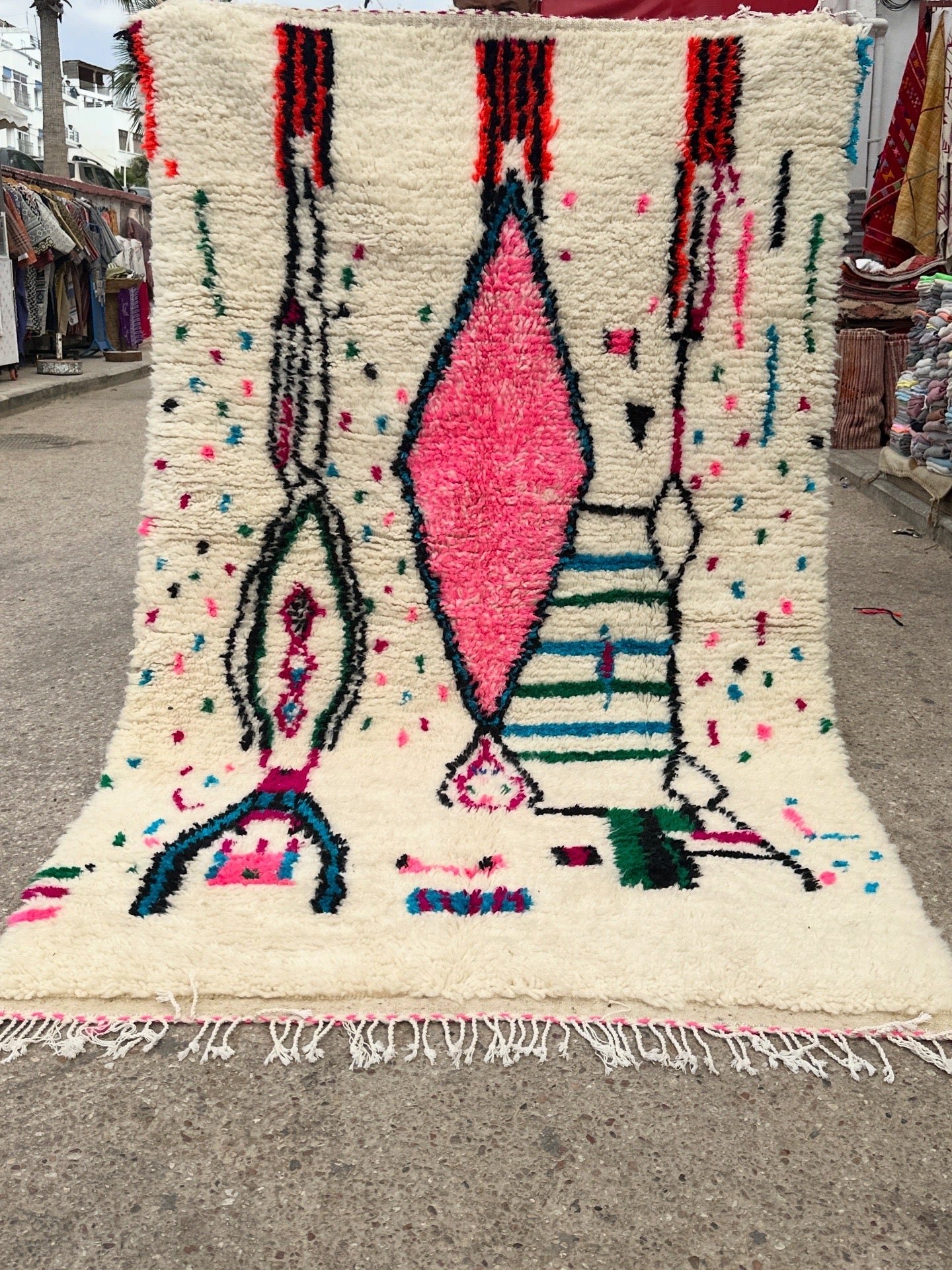 Handmade Azilal Rug, size 250 x 150 cm || 8.2 x 4.92 ft
