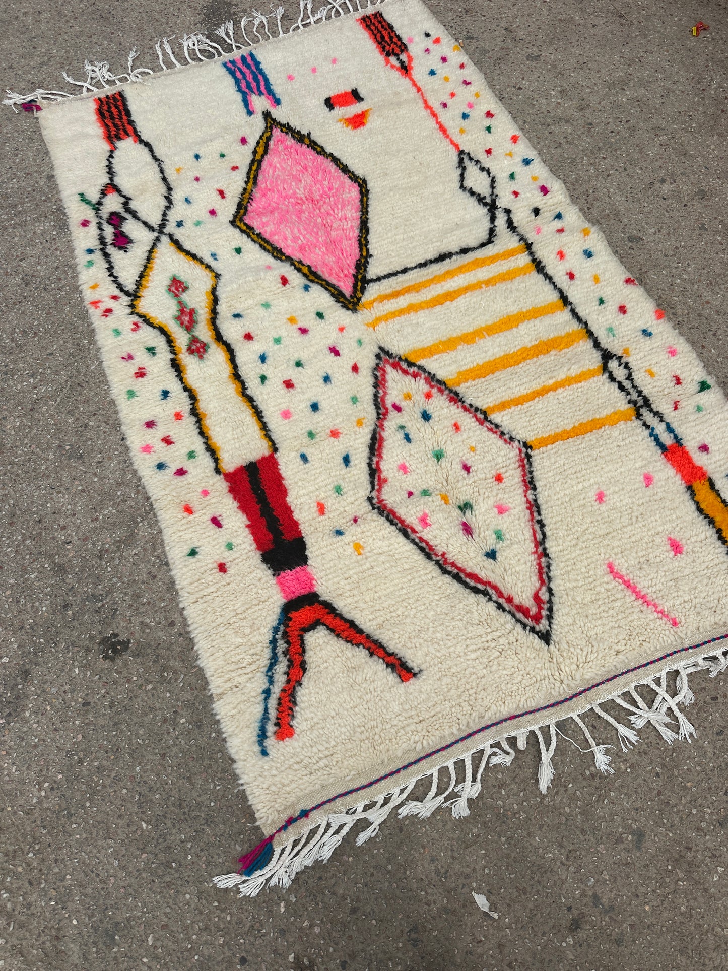 Handmade Azilal Rug, size 250 x 150 cm || 8.2 x 4.92 ft