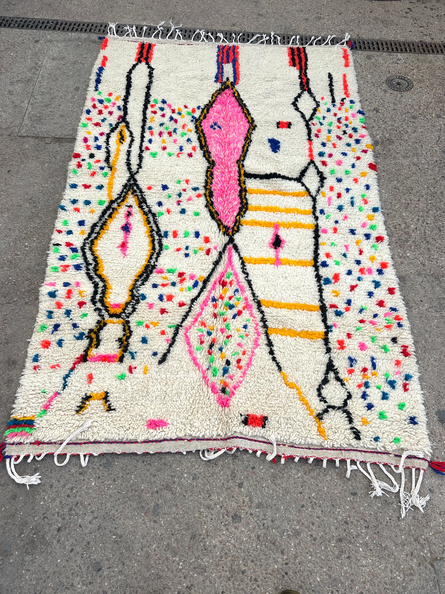 Handmade Azilal Rug, size 250 x 150 cm || 8.2 x 4.92 ft
