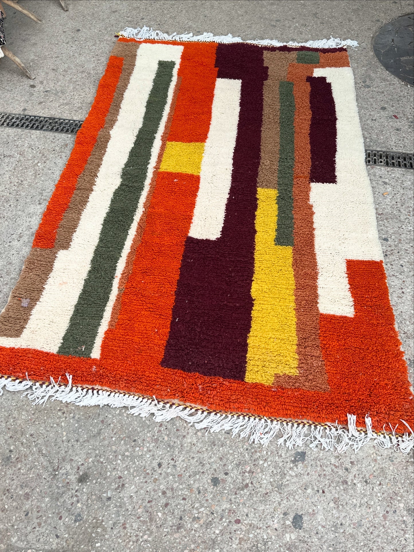Handmade Azilal Rug, size 250 x 150 cm || 8.2 x 4.92 ft