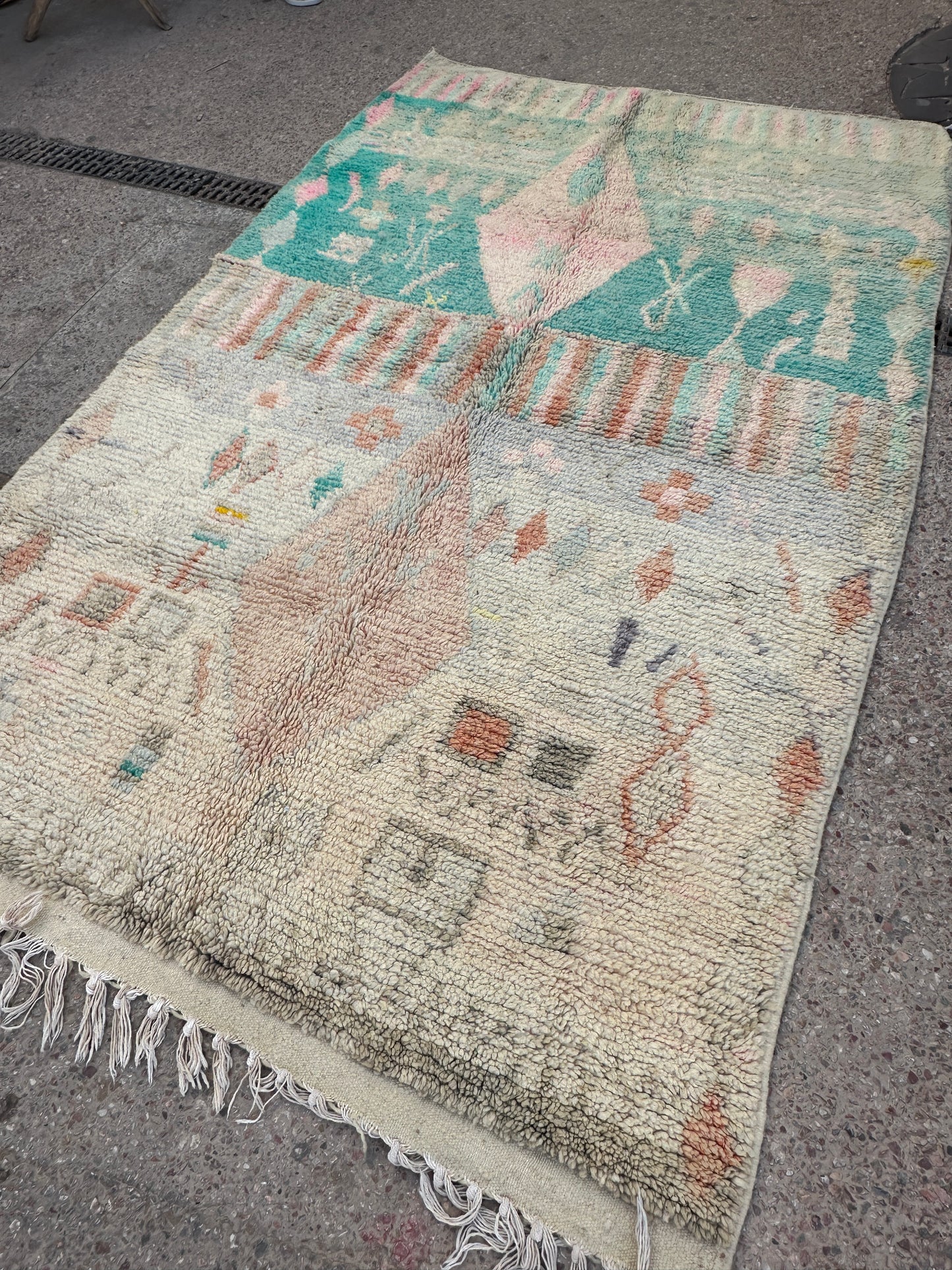 Handmade Azilal Rug, size 250 x 150 cm || 8.2 x 4.92 ft