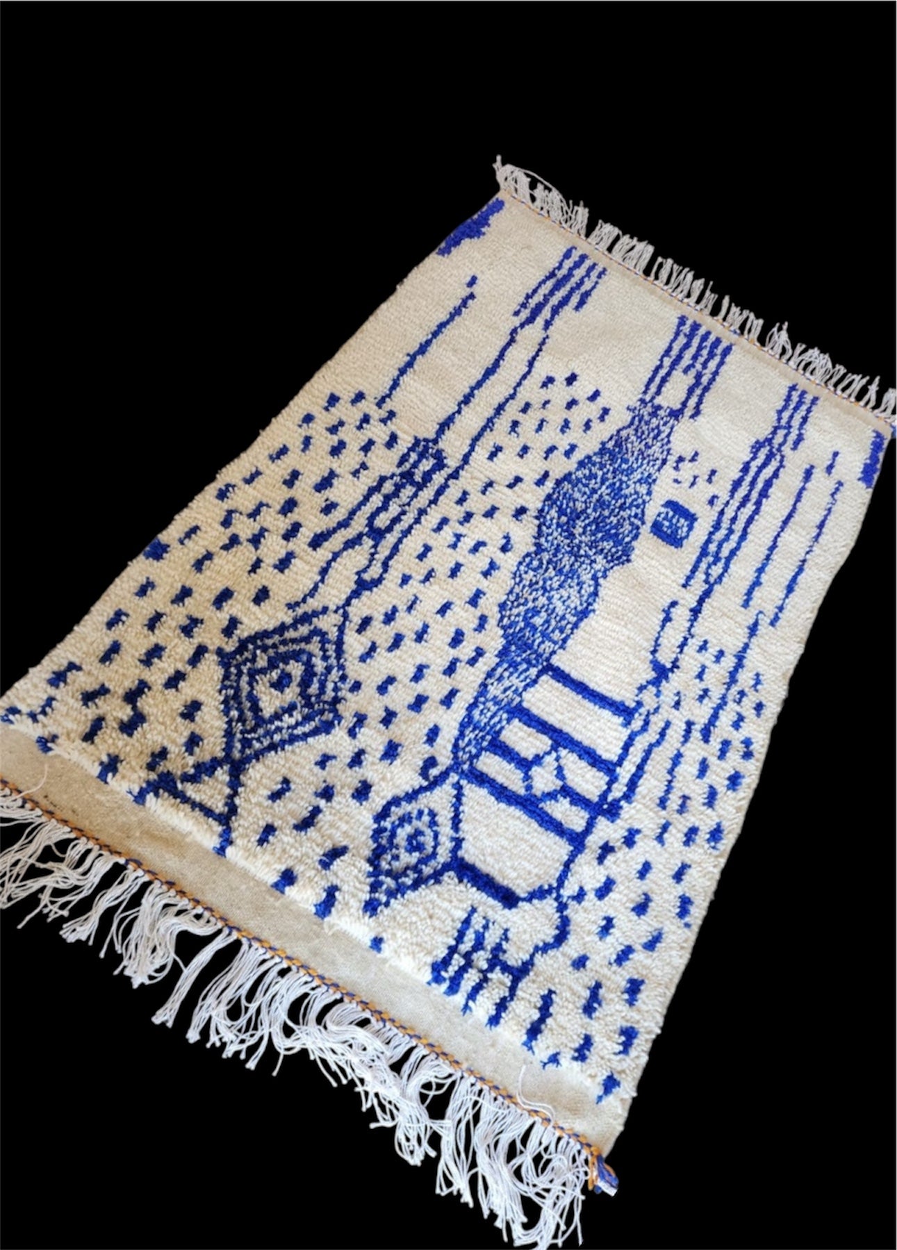 Handmade Azilal Rug, size 150 x 100 cm (4.92 x 3.28 ft)