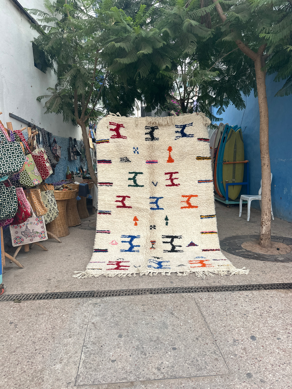 Handmade Beni Ouarain, size 250 x 150 cm || 8.2 x 4.92 ft