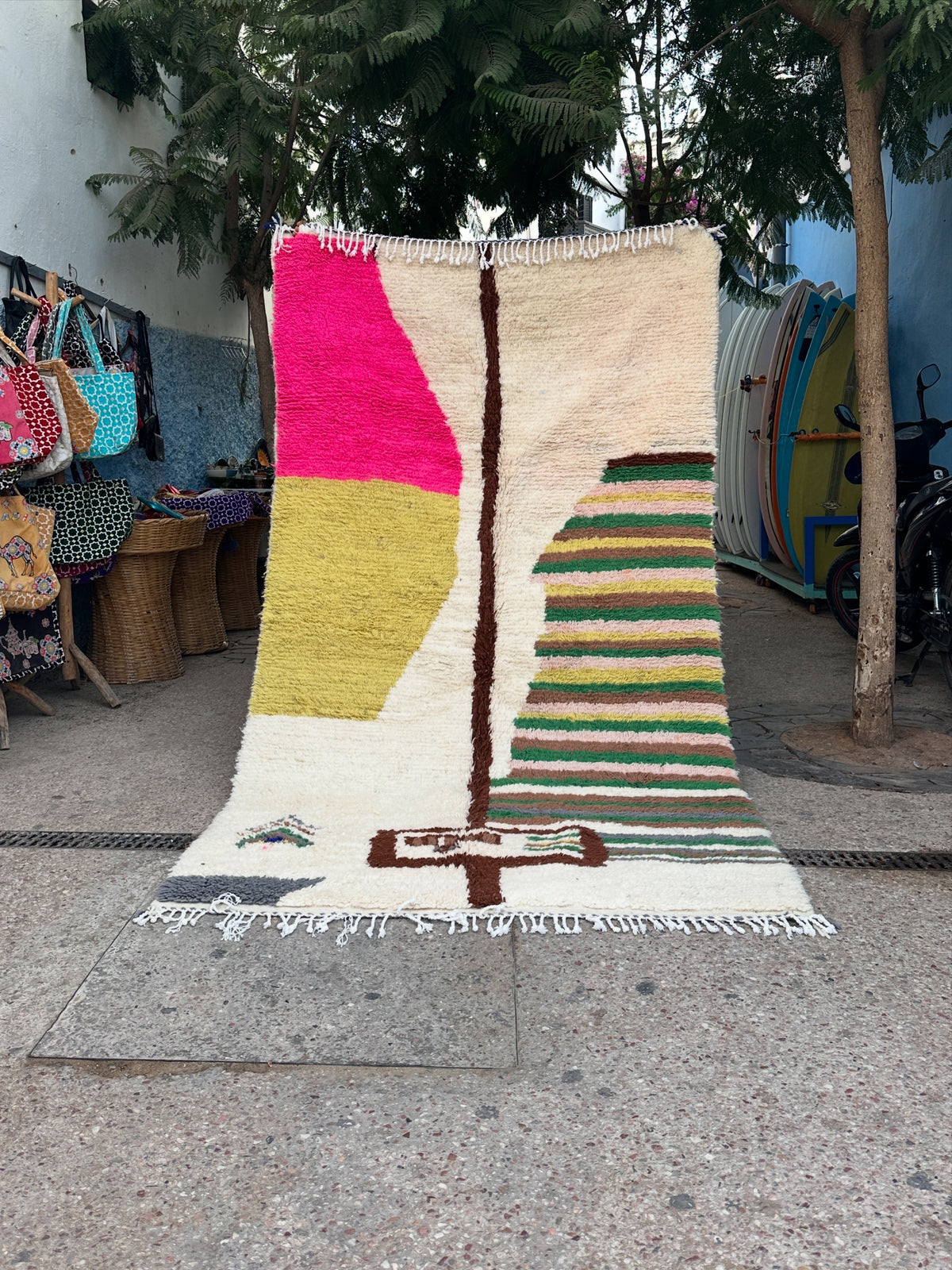 Handmade Azilal Rug, size 250 x 150 cm || 8.2 x 4.92 ft