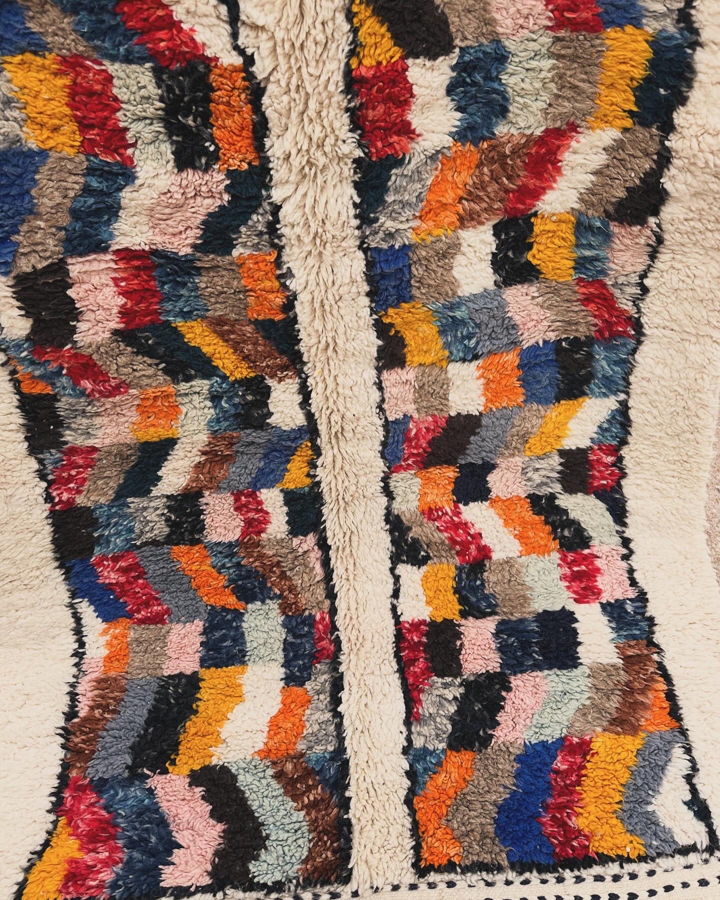 Beni Ouarain Rug size 250 x 150 cm || 8.2 x 4.92 ft
