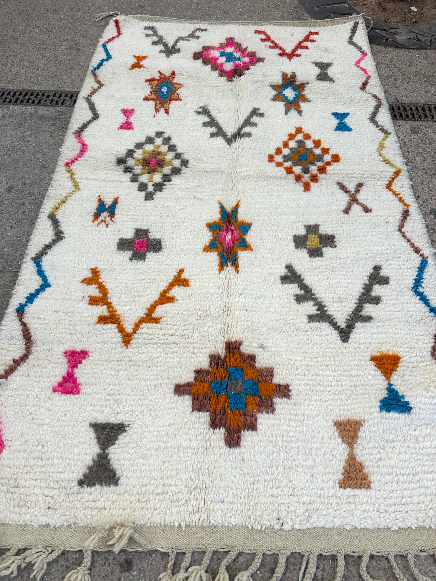 Handmade Beni Ouarain, size 250 x 150 cm || 8.2 x 4.92 ft
