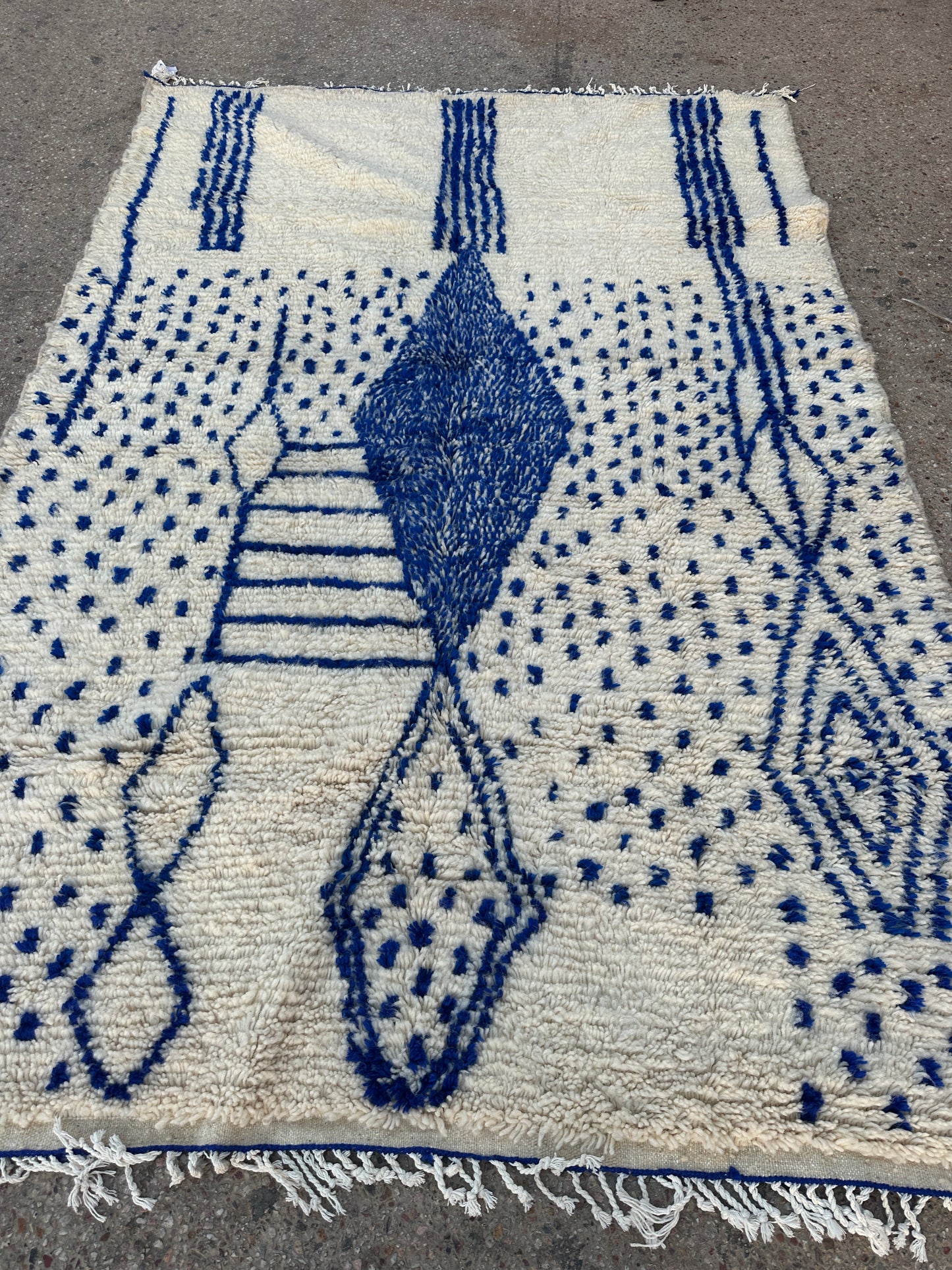 Handmade Azilal Rug, size 300 x 200 cm || 9.84 x 6.56 ft