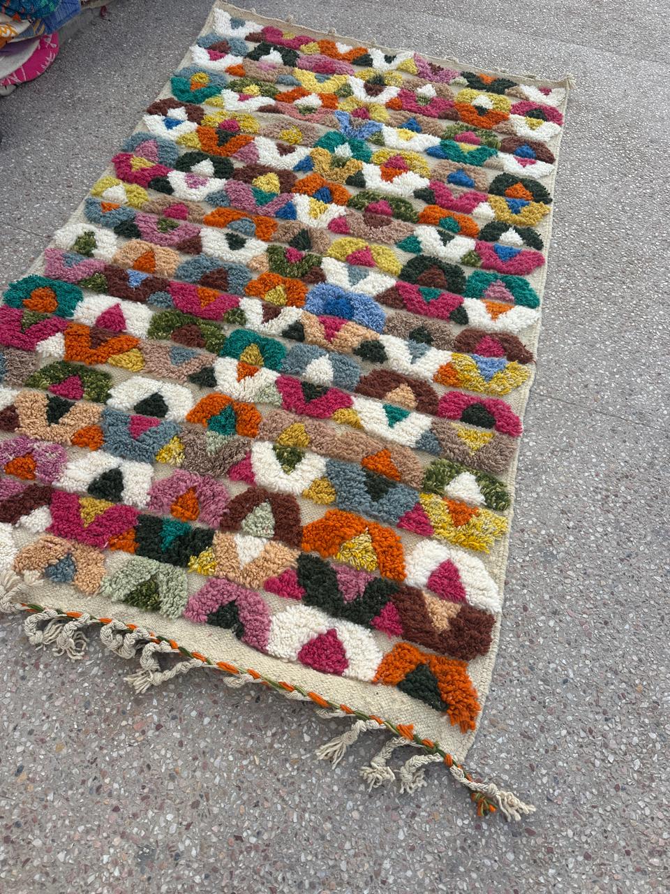 Handmade Azilal Rug, size 250 x 150 cm || 8.2 x 4.92 ft