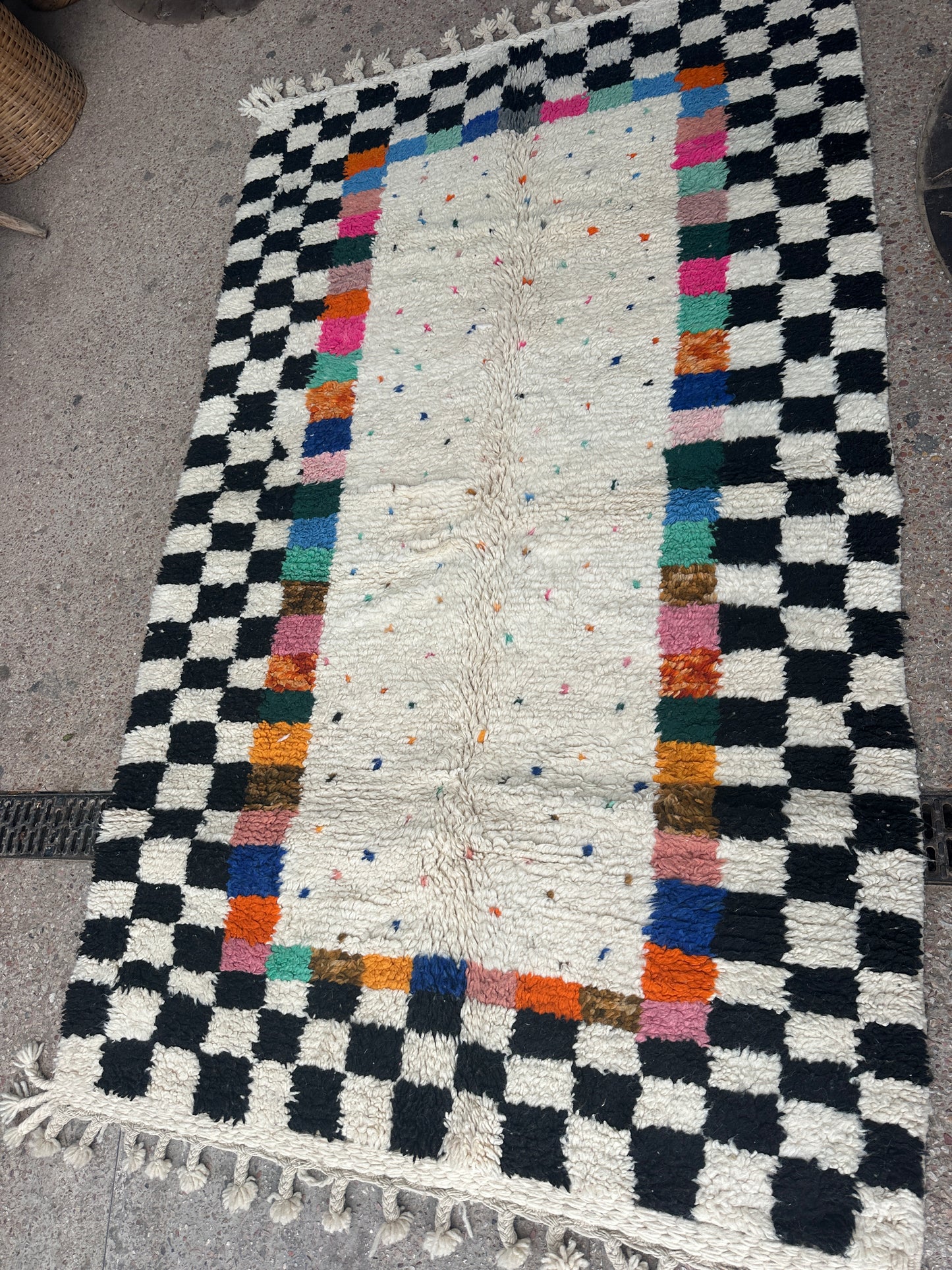 Handmade Beni Ouarain, size 250 x 150 cm || 8.2 x 4.92 ft