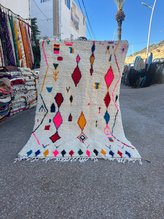 Handmade Azilal Rug, size 250 x 150 cm || 8.2 x 4.92 ft