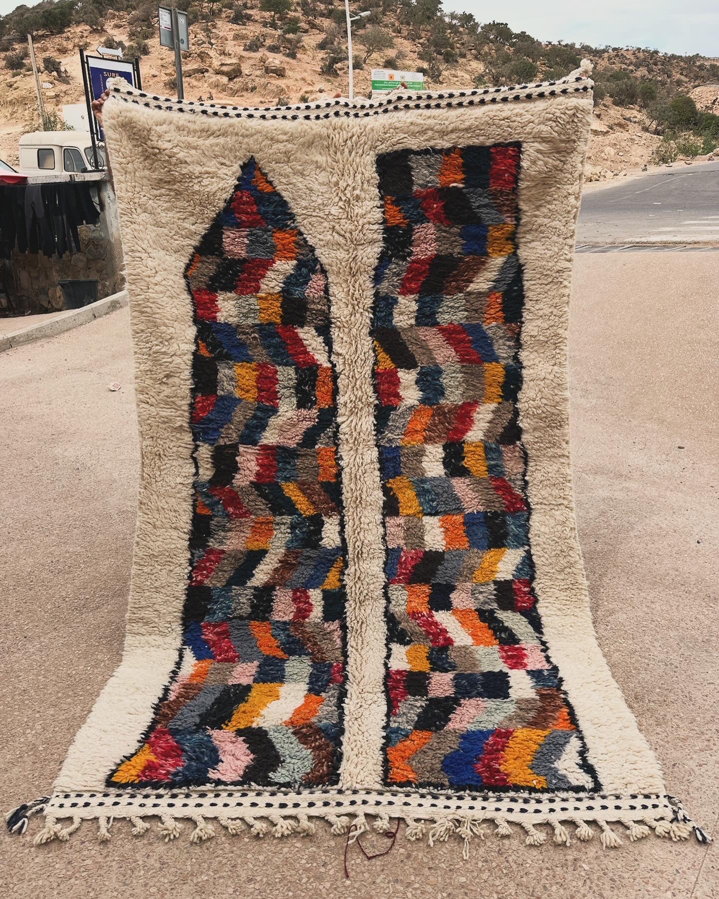 Beni Ouarain Rug size 250 x 150 cm || 8.2 x 4.92 ft