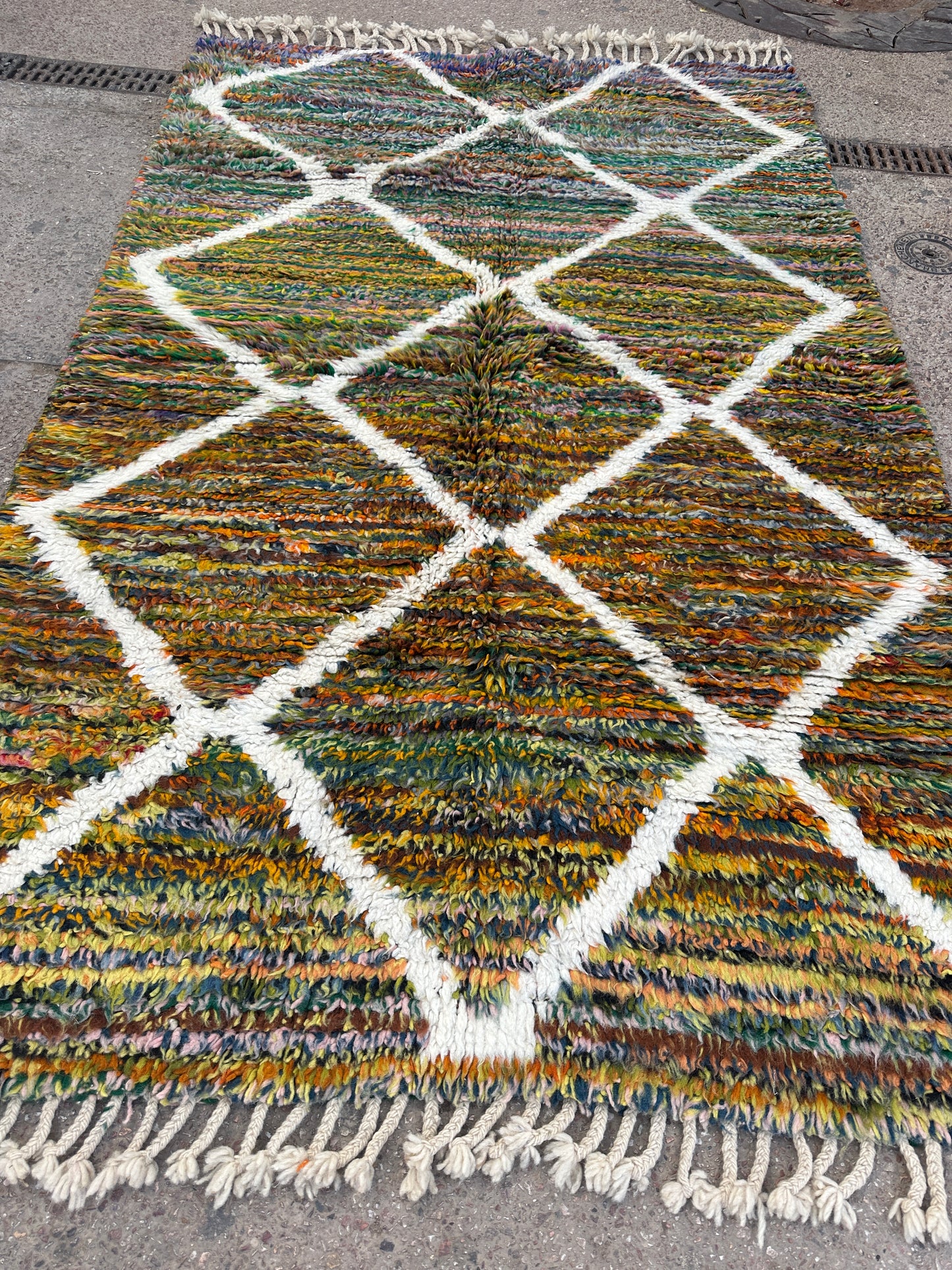 Handmade Beni Ouarain, size 250 x 150 cm || 8.2 x 4.92 ft