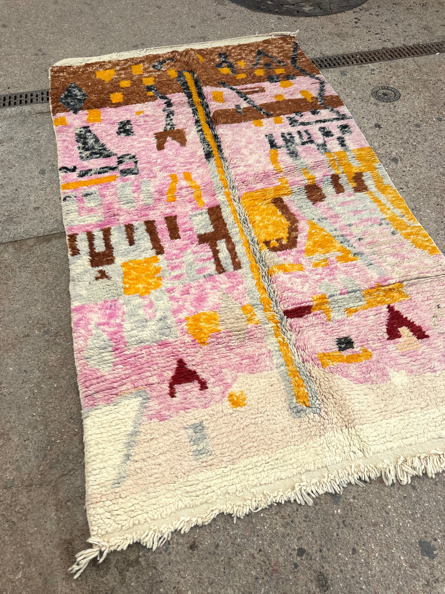 Handmade Beni Ouarain, size 250 x 150 cm || 8.2 x 4.92 ft