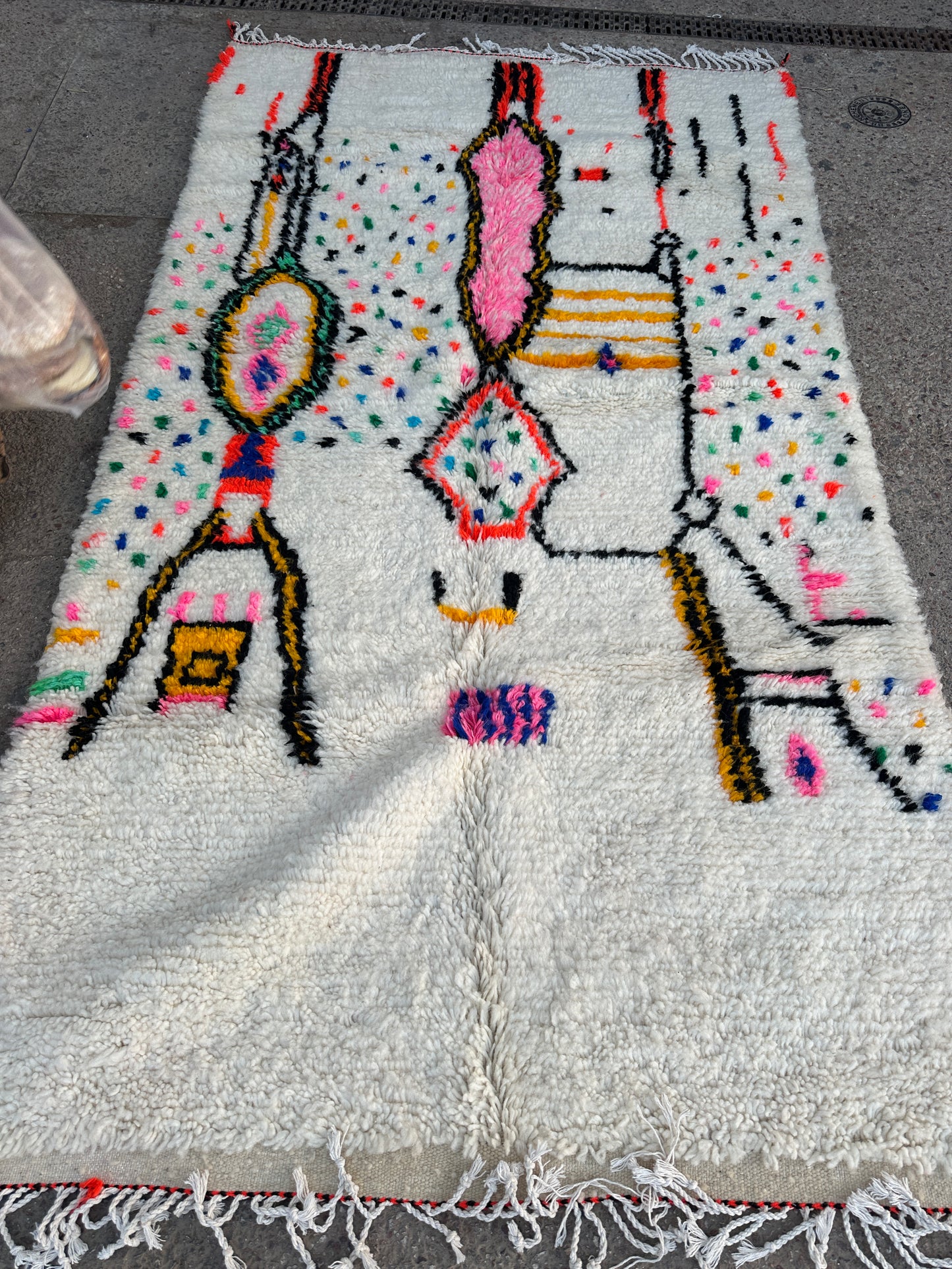 Handmade Azilal Rug, size 250 x 150 cm || 8.2 x 4.92 ft