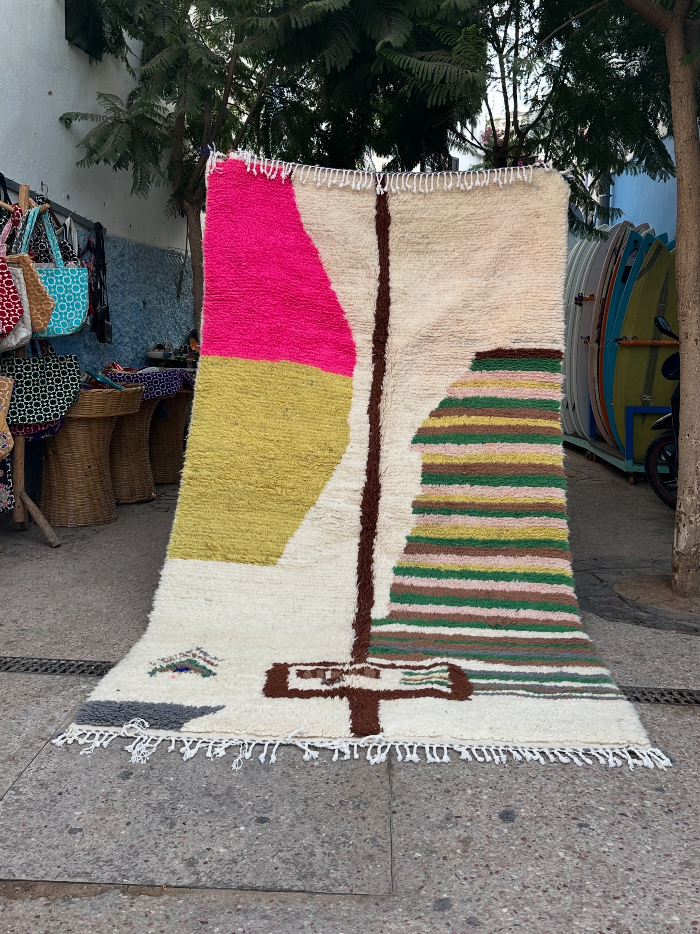 Handmade Azilal Rug, size 250 x 150 cm || 8.2 x 4.92 ft