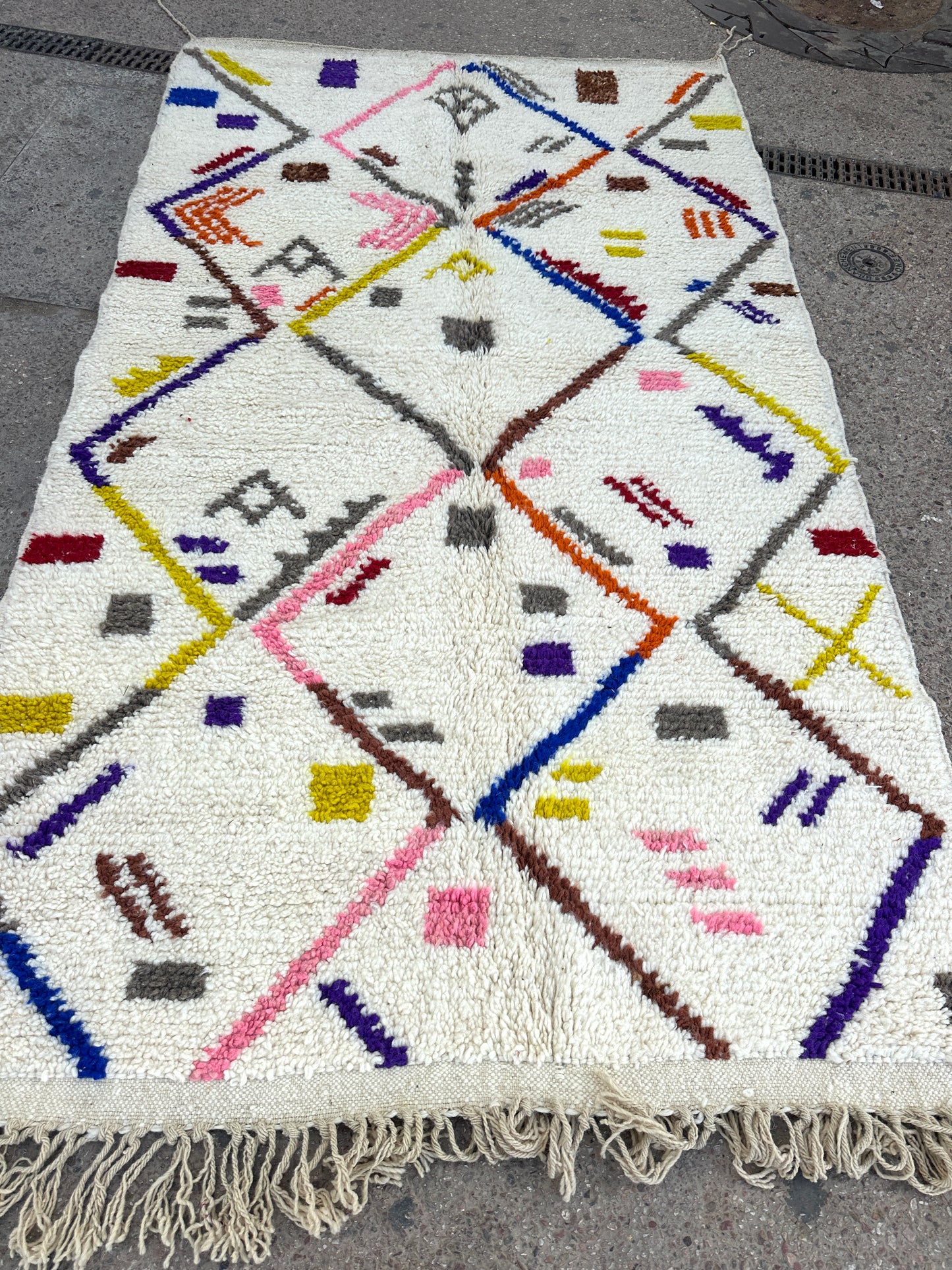 Handmade Beni Ouarain, size 250 x 150 cm || 8.2 x 4.92 ft