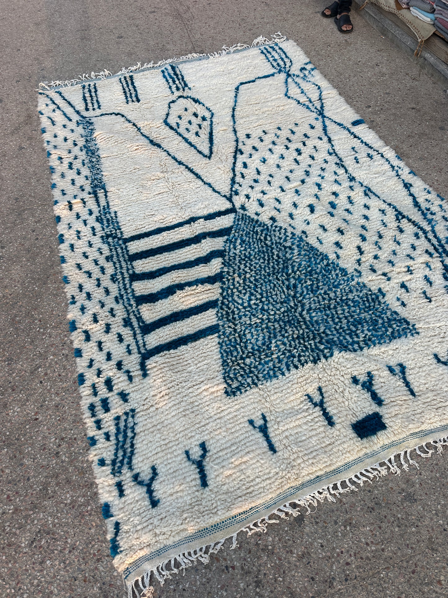 Handmade Azilal Rug, size 300 x 200 cm || 9.84 x 6.56 ft