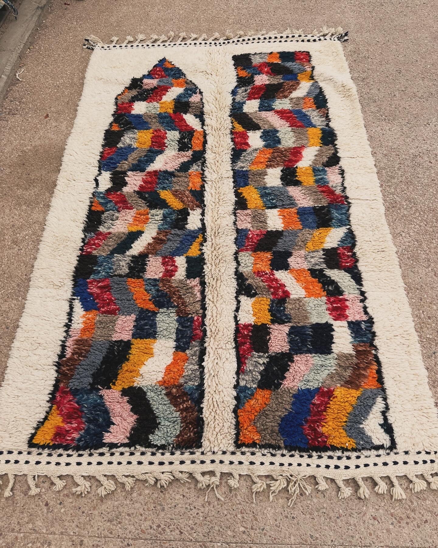 Beni Ouarain Rug size 250 x 150 cm || 8.2 x 4.92 ft