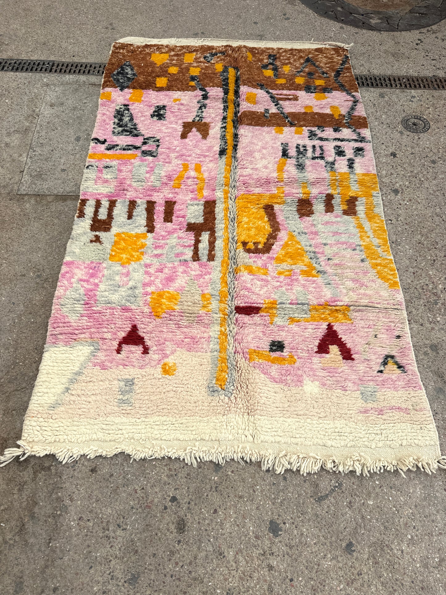 Handmade Beni Ouarain, size 250 x 150 cm || 8.2 x 4.92 ft
