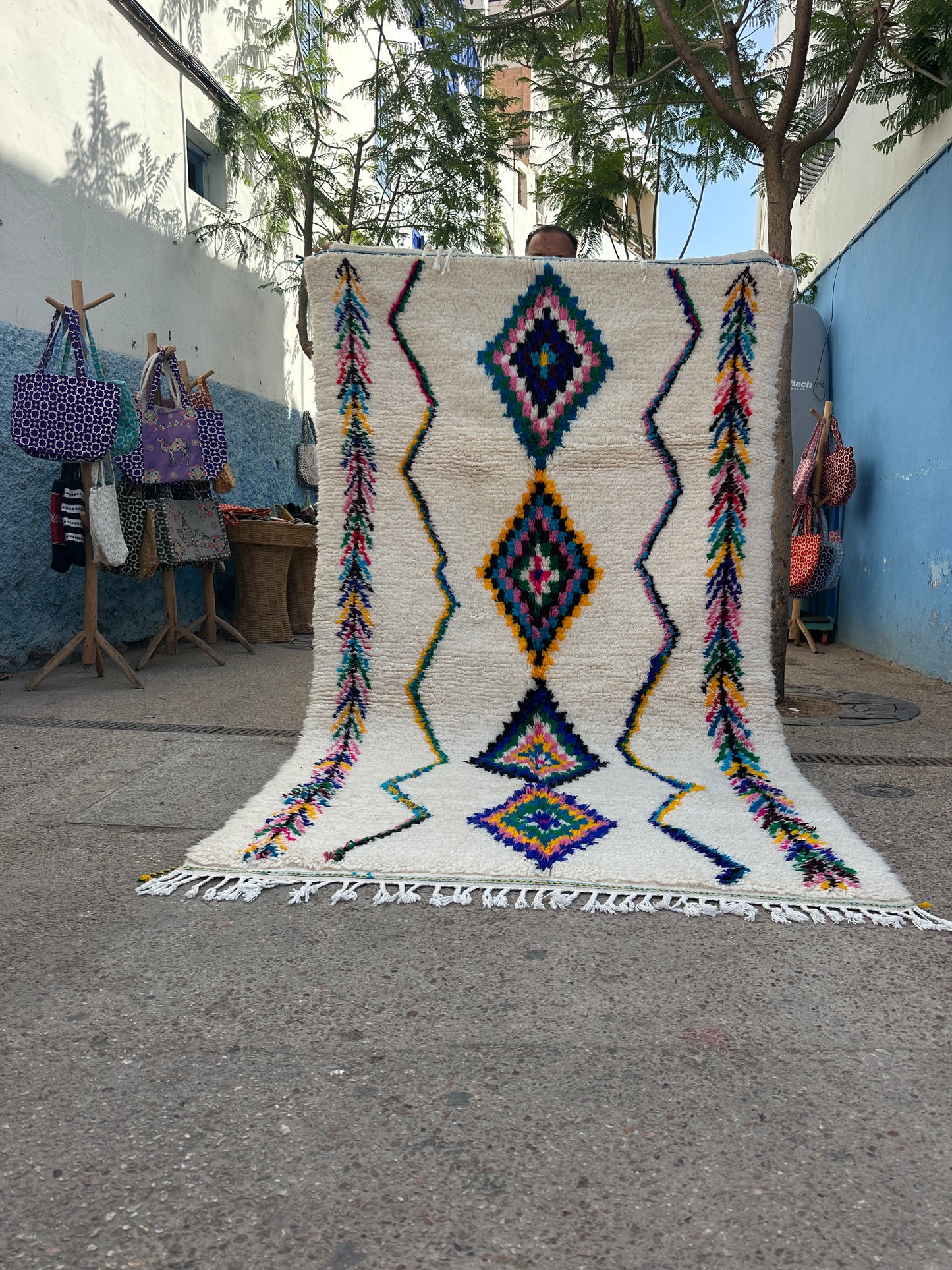Handmade Azilal Rug, size 250 x 150 cm || 8.2 x 4.92 ft