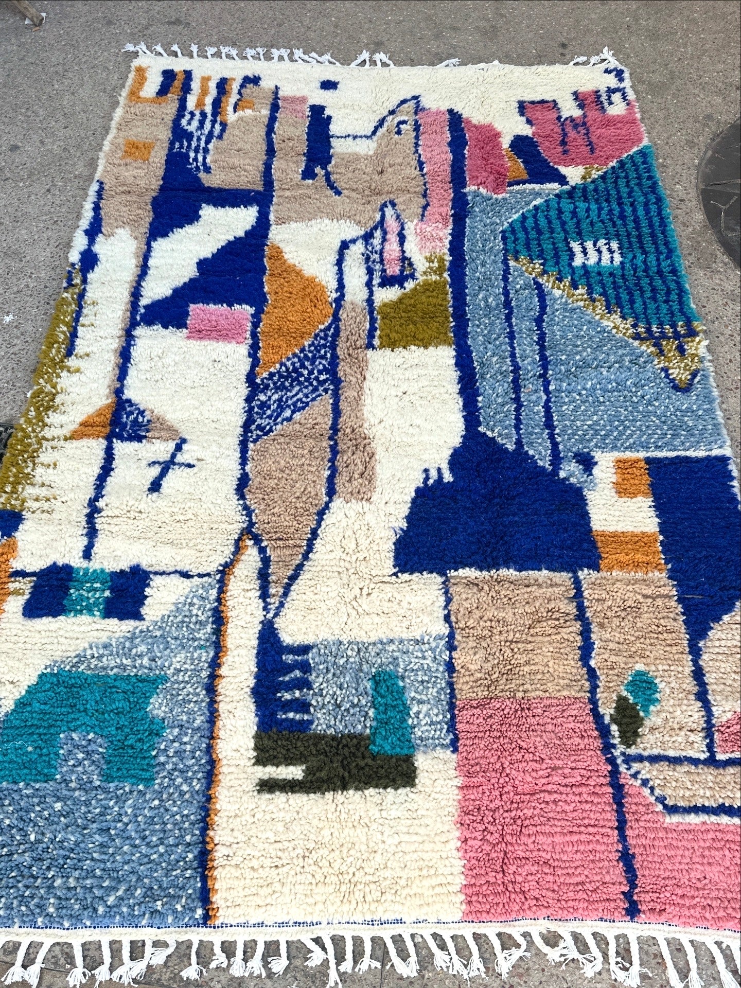 Handmade Beni Ouarain, size 250 x 150 cm || 8.2 x 4.92 ft