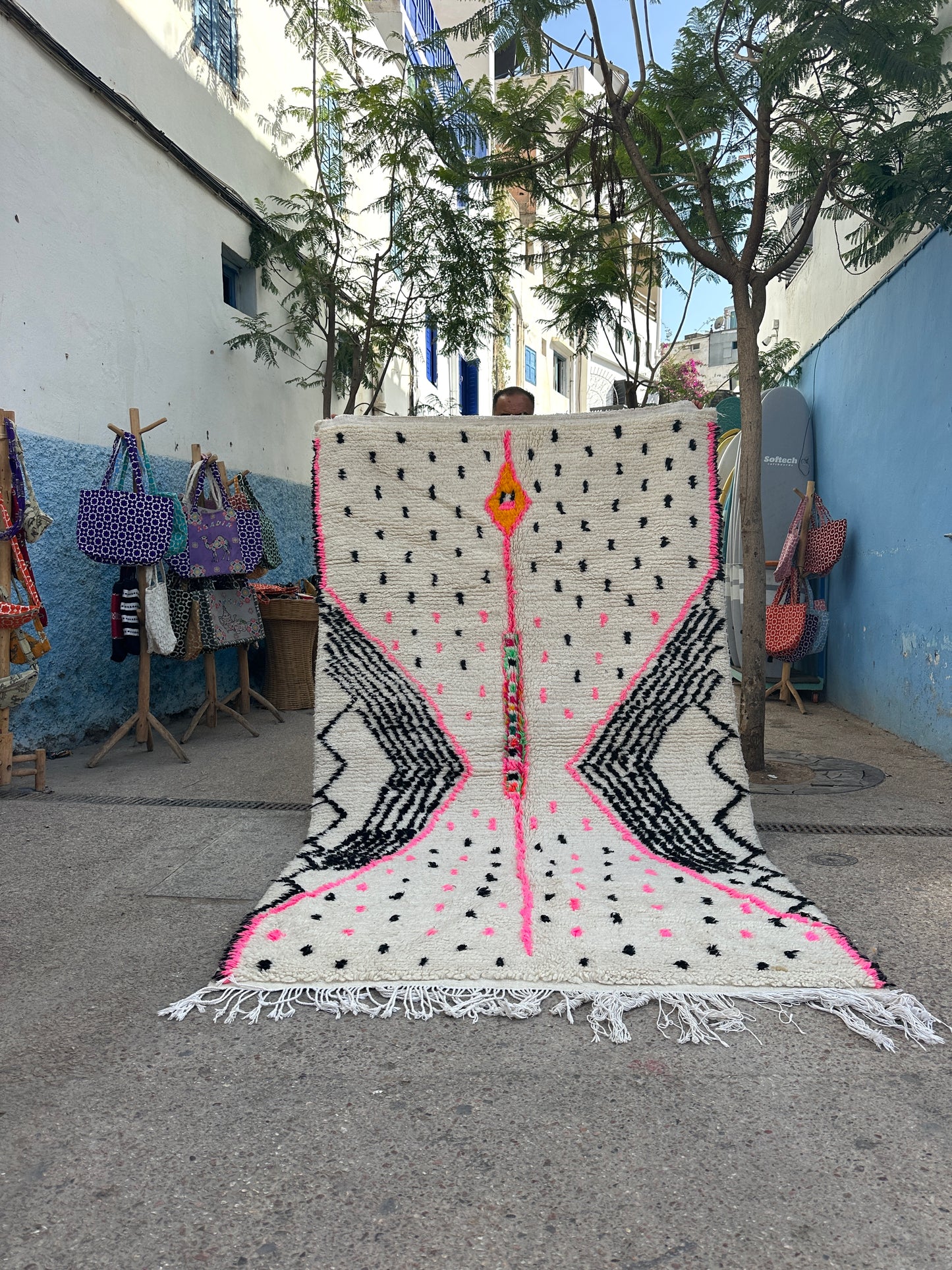 Handmade Azilal Rug, size 250 x 150 cm || 8.2 x 4.92 ft