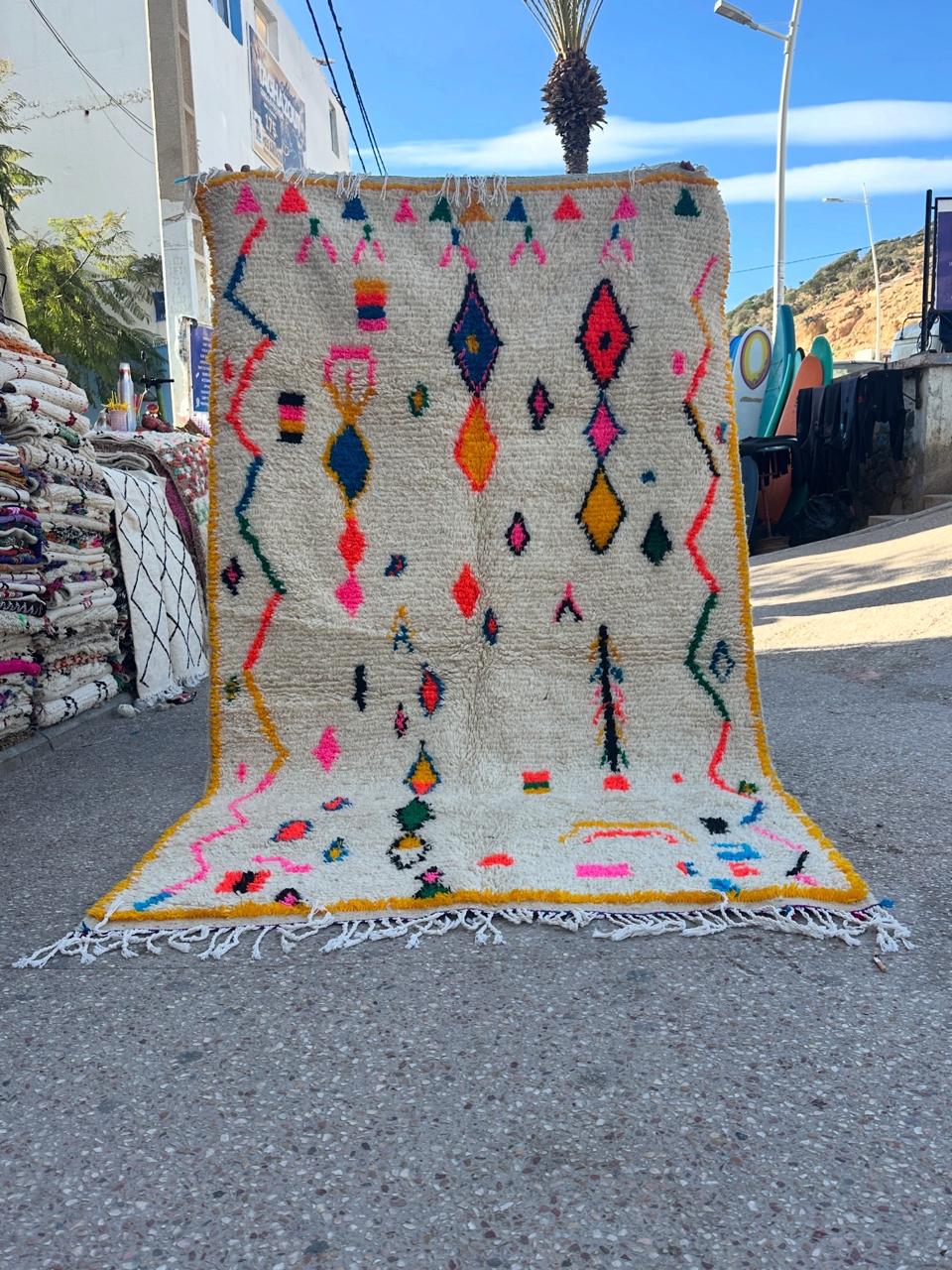 Handmade Azilal Rug, size 250 x 150 cm || 8.2 x 4.92 ft