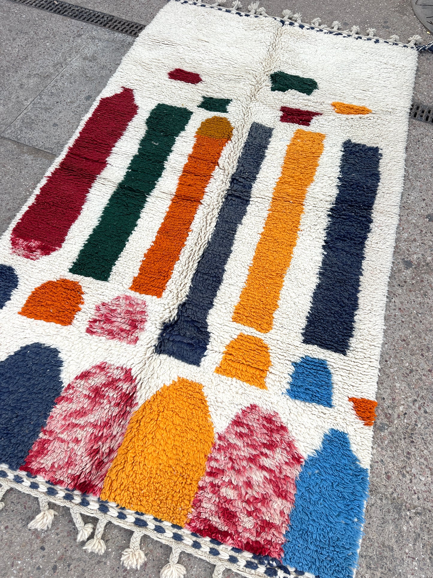 Handmade Beni Ouarain, size 250 x 150 cm || 8.2 x 4.92 ft