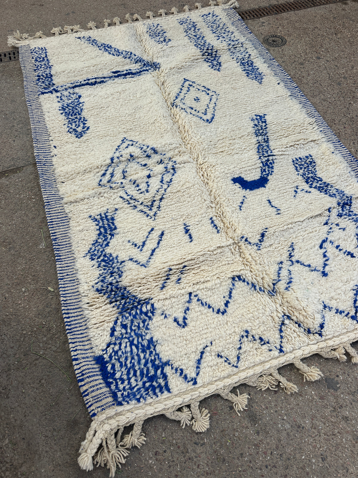 Beni Ouarain Rug size 250 x 150 cm || 8.2 x 4.92 ft