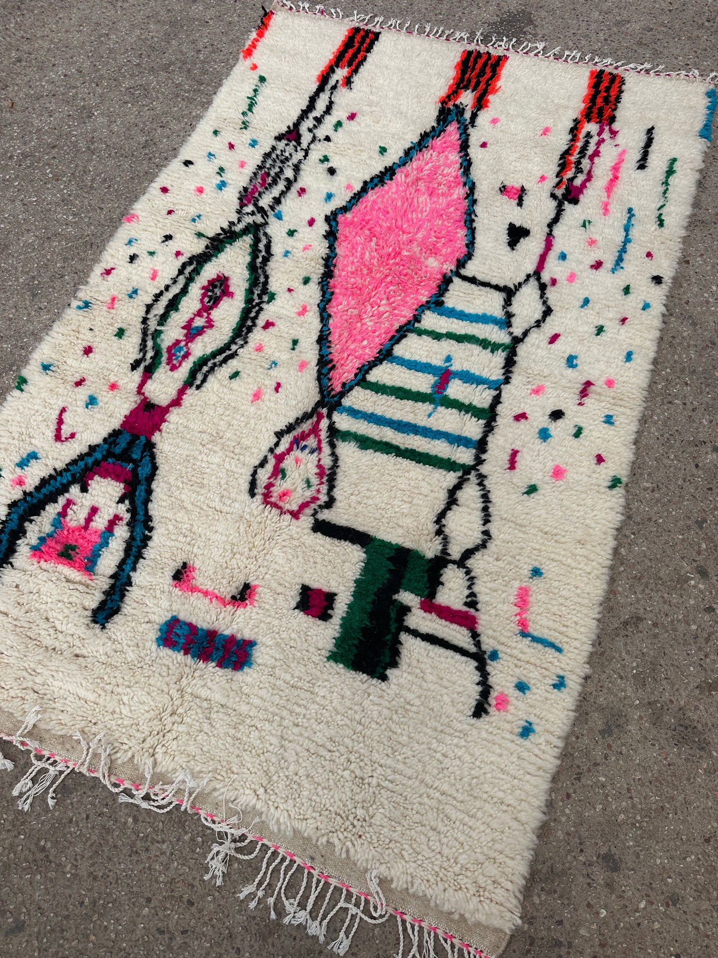 Handmade Azilal Rug, size 250 x 150 cm || 8.2 x 4.92 ft