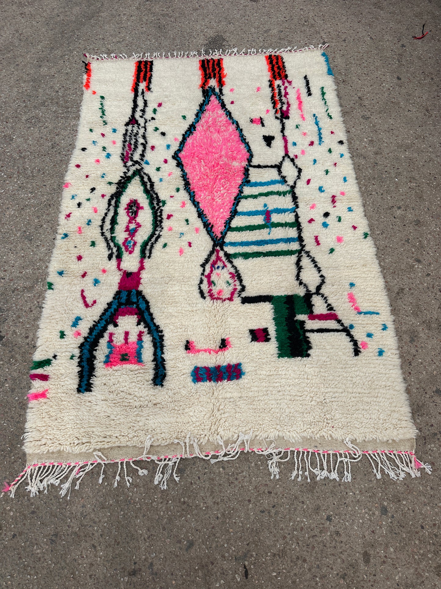 Handmade Azilal Rug, size 250 x 150 cm || 8.2 x 4.92 ft