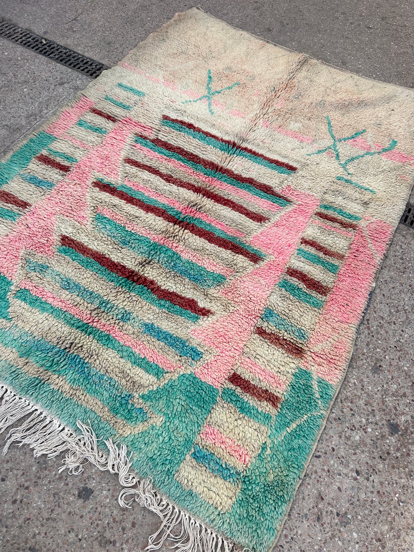 Handmade Azilal Rug, size 250 x 150 cm || 8.2 x 4.92 ft