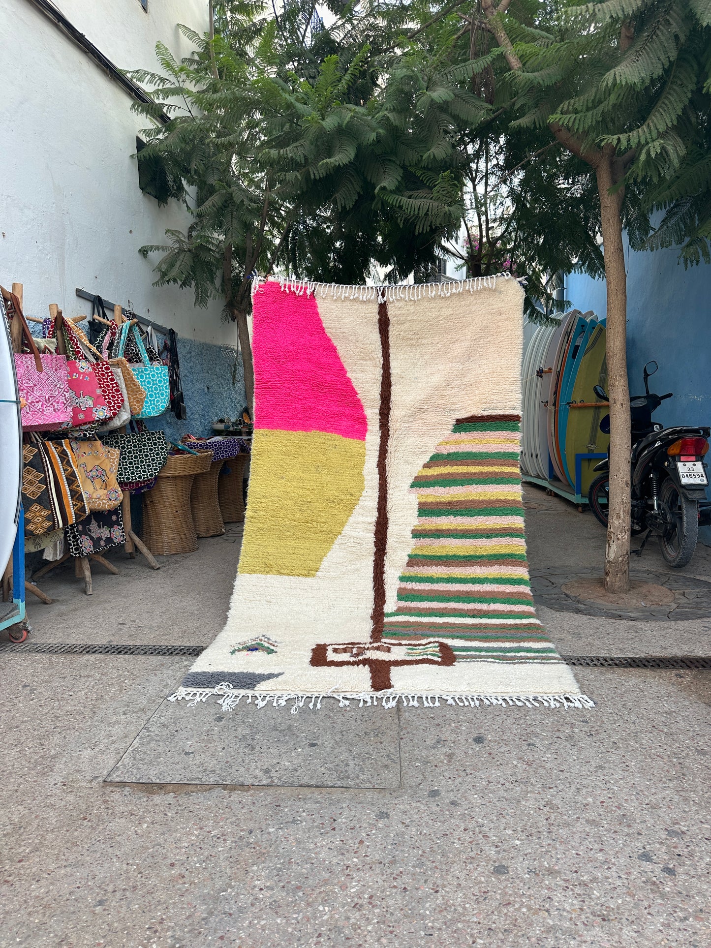 Handmade Azilal Rug, size 250 x 150 cm || 8.2 x 4.92 ft