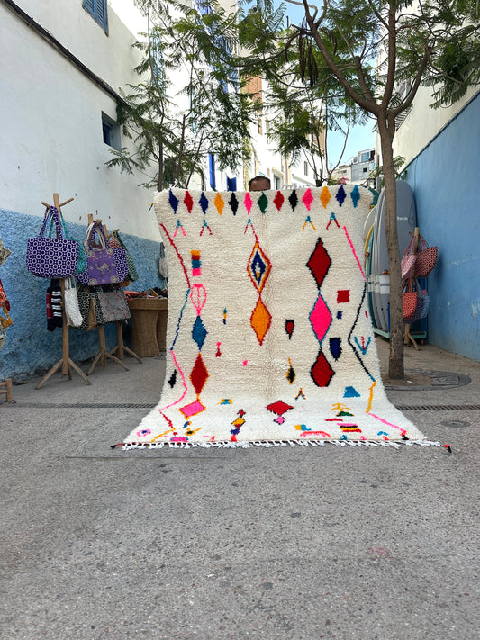 Handmade Azilal Rug, size 250 x 150 cm || 8.2 x 4.92 ft