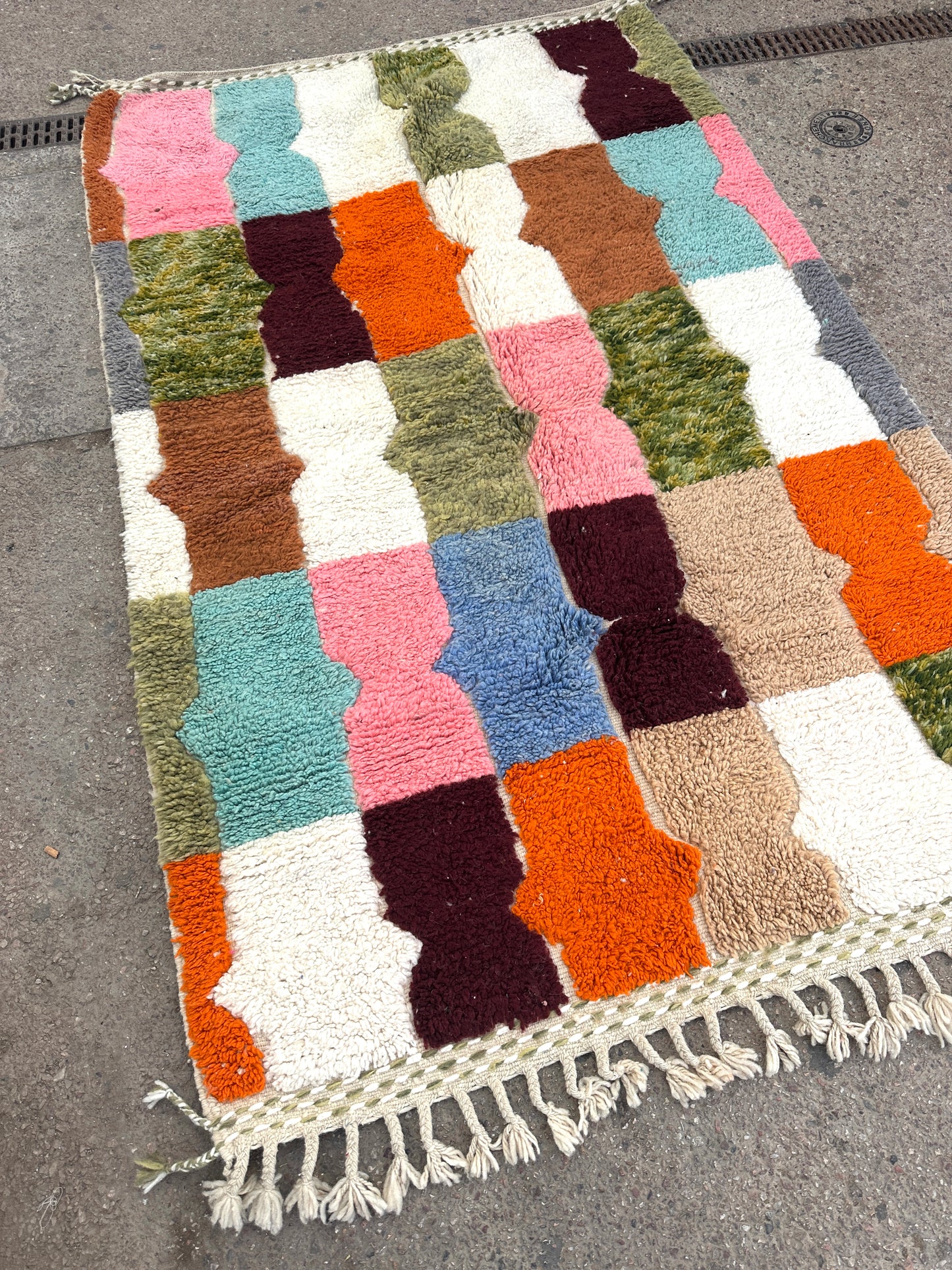 Handmade Beni Ouarain, size 250 x 150 cm || 8.2 x 4.92 ft