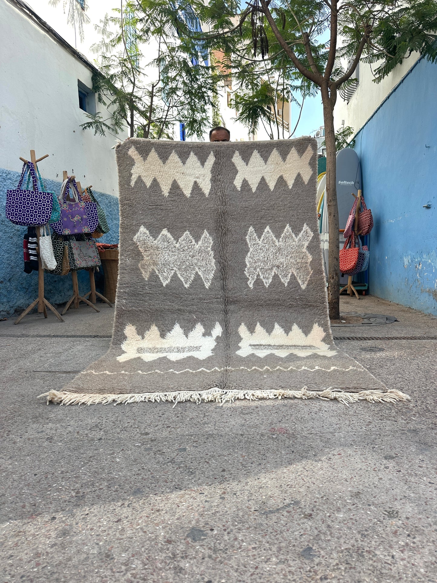Handmade Beni Ouarain, size 250 x 150 cm || 8.2 x 4.92 ft