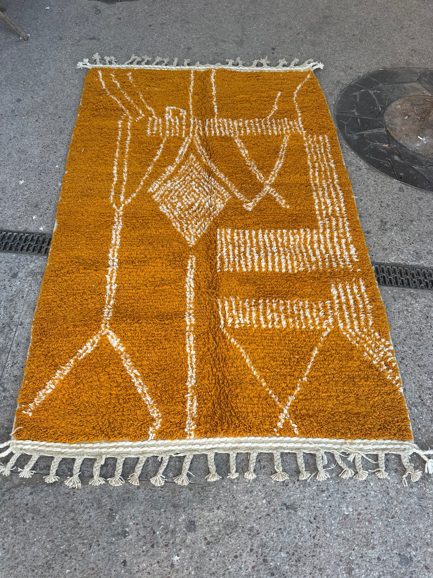 Handmade Beni Ouarain, size 250 x 150 cm || 8.2 x 4.92 ft